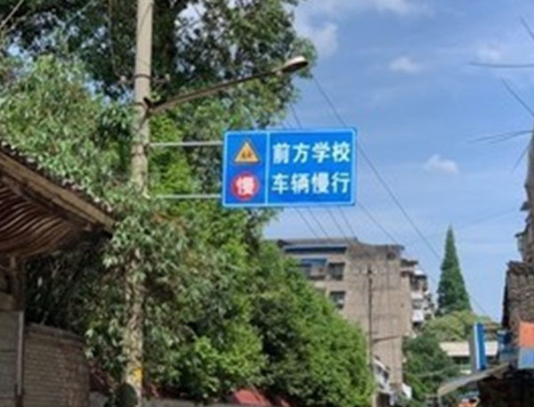 ������ѧУ������ʾ��